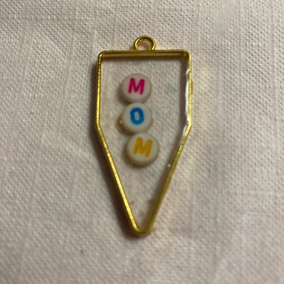 Mother’s Day key chain attachment UV Resin with air bubbles - Picture 2 of 3